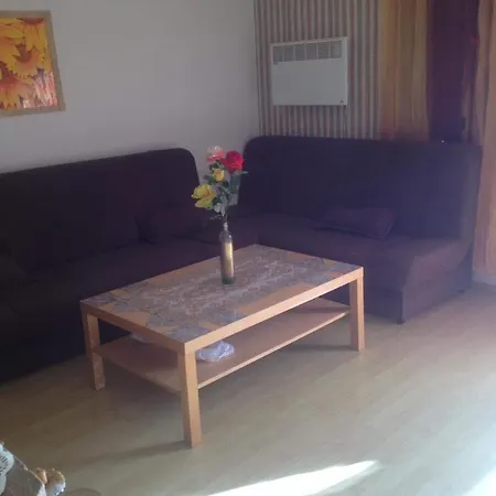 아파트 Private House 야이체